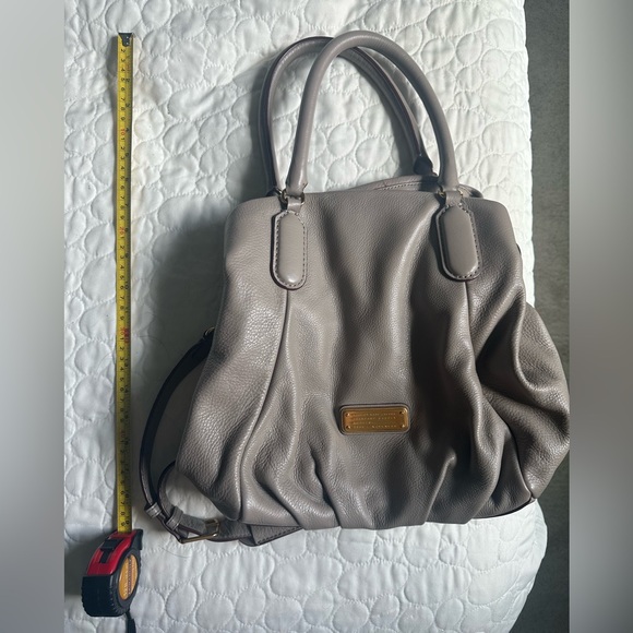 Excellent condition Marc Jacobs tote. Unique and roomy. Gorgeous color! - Picture 4 of 4